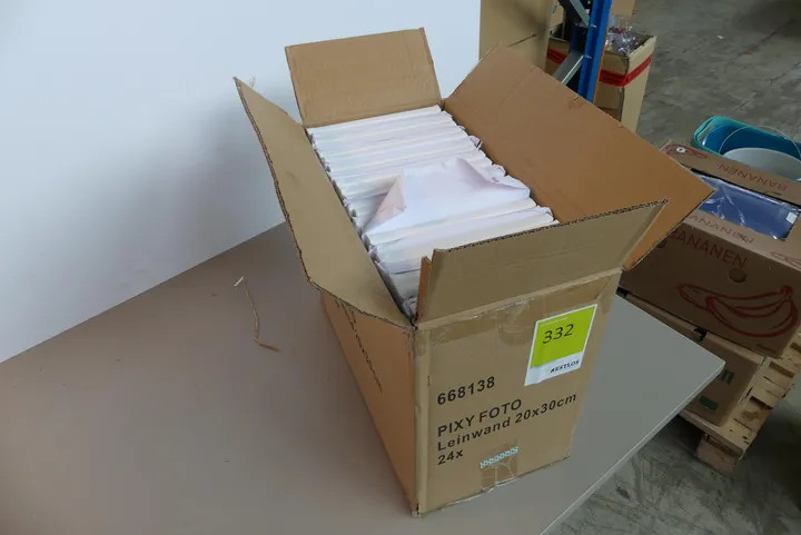 Konvolut bespannte Keilrahmen Maße in cm ca. 20 x 30 / Umfang: Karton mit Inhalt